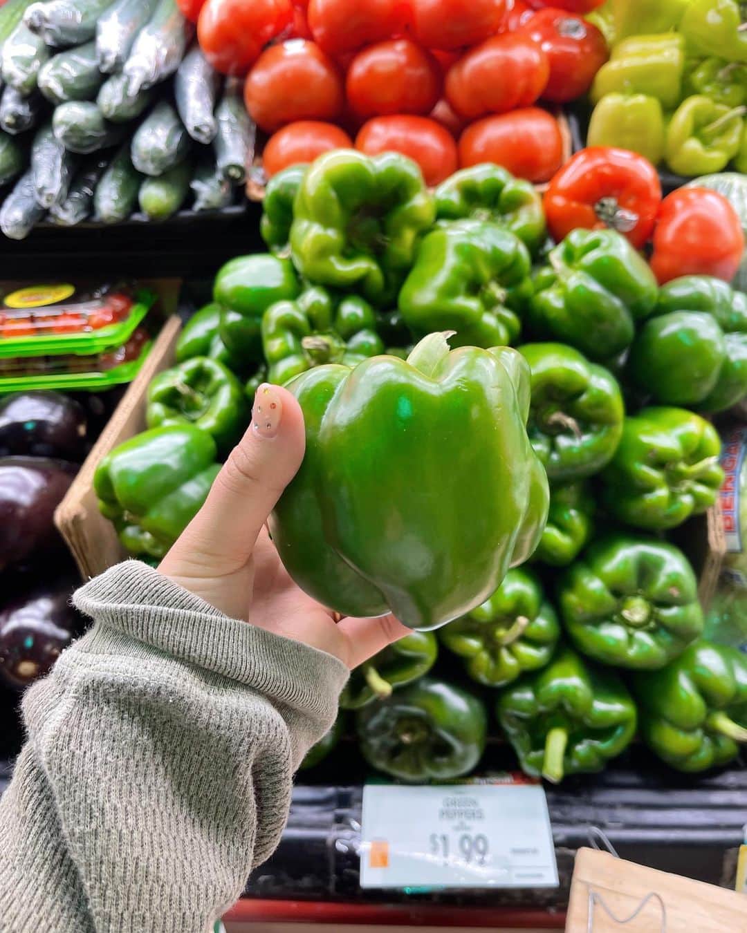 YOKOさんのインスタグラム写真 - (YOKOInstagram)「Supermarket🛒  初めてアメリカ行った時は感動したシリアルたちも感動より高っっ！！！という感想しかありませんでした🥣w  アメリカのスーパーは見るだけで楽しいし 野菜たち量り売りなのいいよね🫑  ただとにかく高い。笑  #ny」11月6日 23時58分 - iam_yoko_
