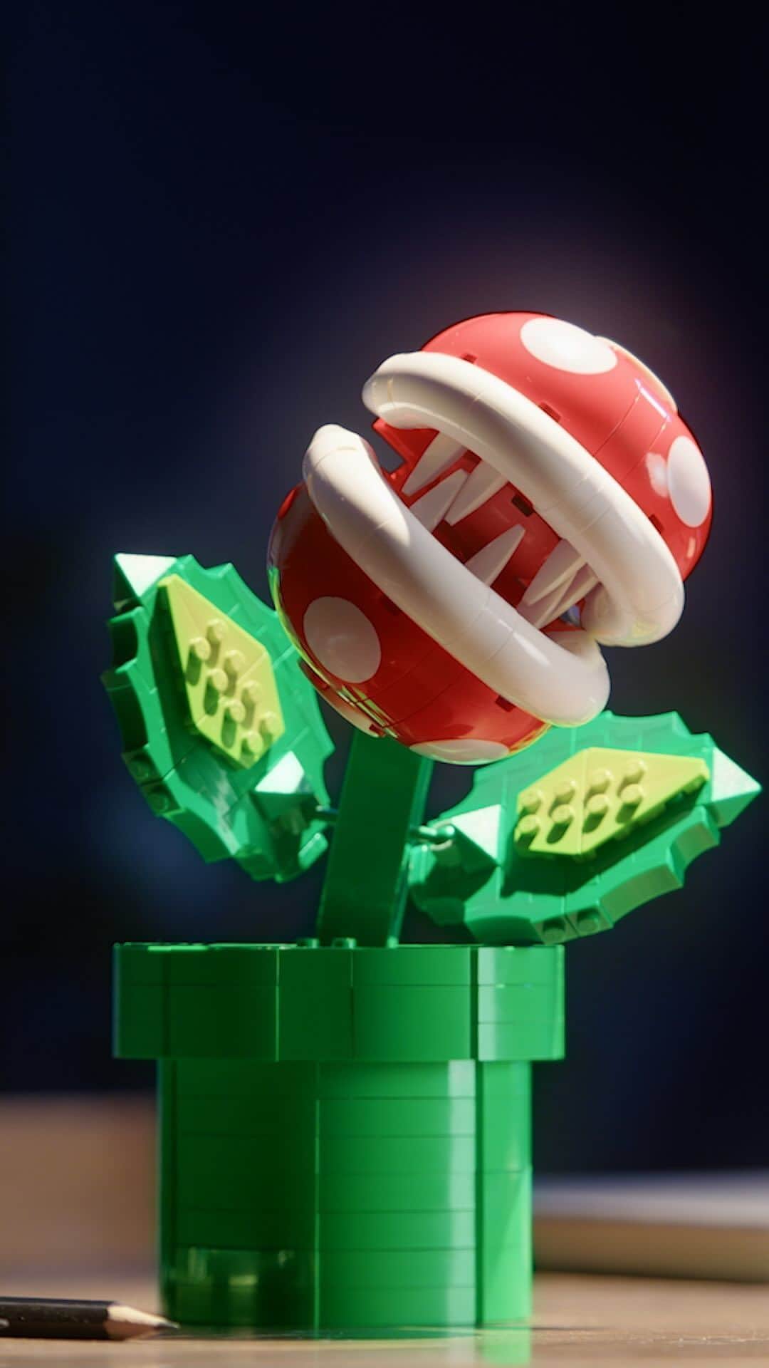 任天堂アメリカのインスタグラム：「Your newest plant? Display your love for Super Mario™ with a posable Piranha Plant figure. Snap up yours, today!   #LEGO #LEGOSuperMario」