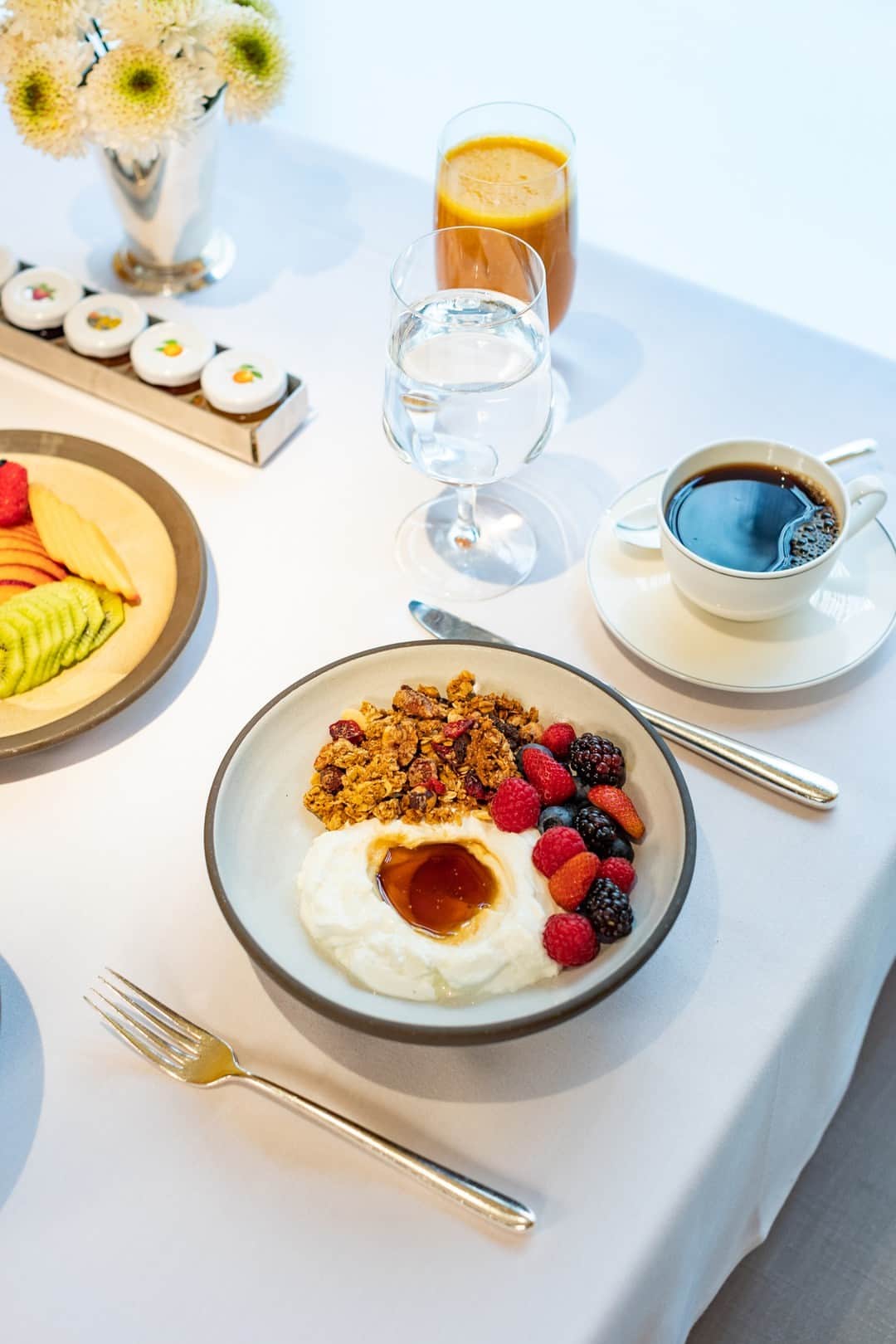 The Peninsula New Yorkのインスタグラム：「Brunch beautifully at Clement.   #thepeninsulanewyork #newyorkfoodie #nyceats #clementrestaurant」