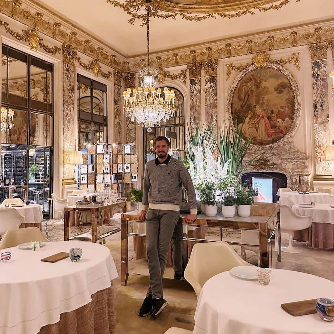 ダニール・メドベージェフのインスタグラム：「Merci le Meurice❤️ @lemeuriceparis @dorchestercollection」