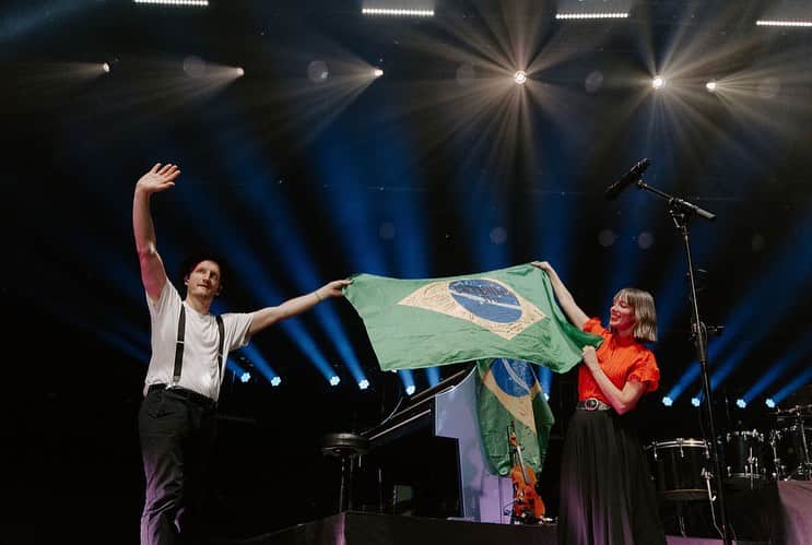 The Lumineersさんのインスタグラム写真 - (The LumineersInstagram)「We came to Brazil! ♥️🇧🇷♥️🇧🇷♥️🇧🇷See yah tomorrow in Rio! | 📸: @rkdeeb」11月7日 0時16分 - thelumineers