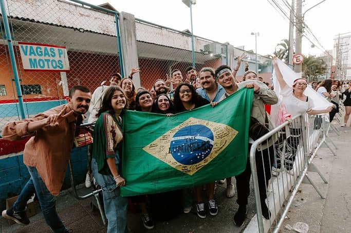 The Lumineersのインスタグラム：「We came to Brazil! ♥️🇧🇷♥️🇧🇷♥️🇧🇷See yah tomorrow in Rio! | 📸: @rkdeeb」