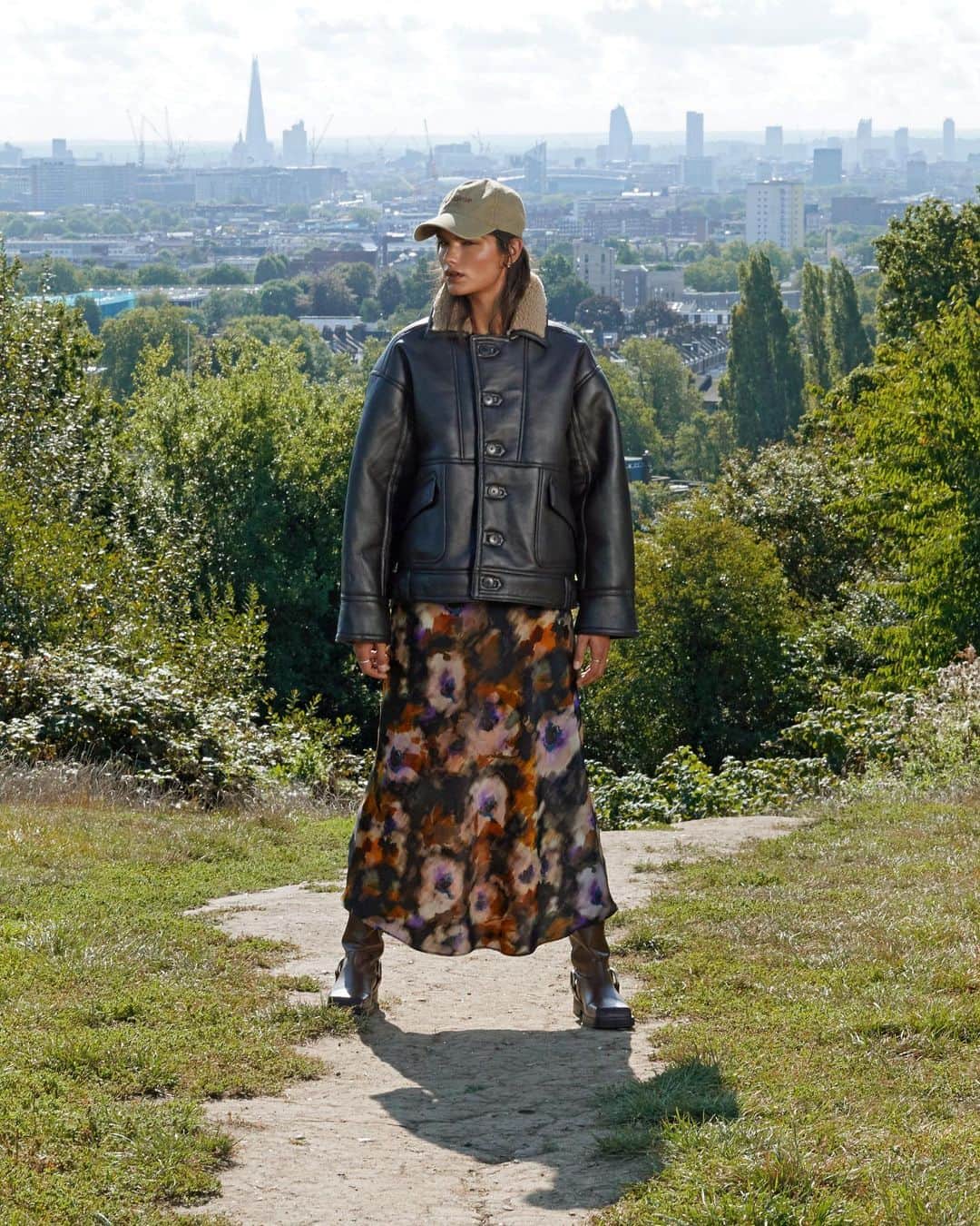 トップショップのインスタグラム：「View from the top.  Faux leather shearling oversized coat [128079232]」