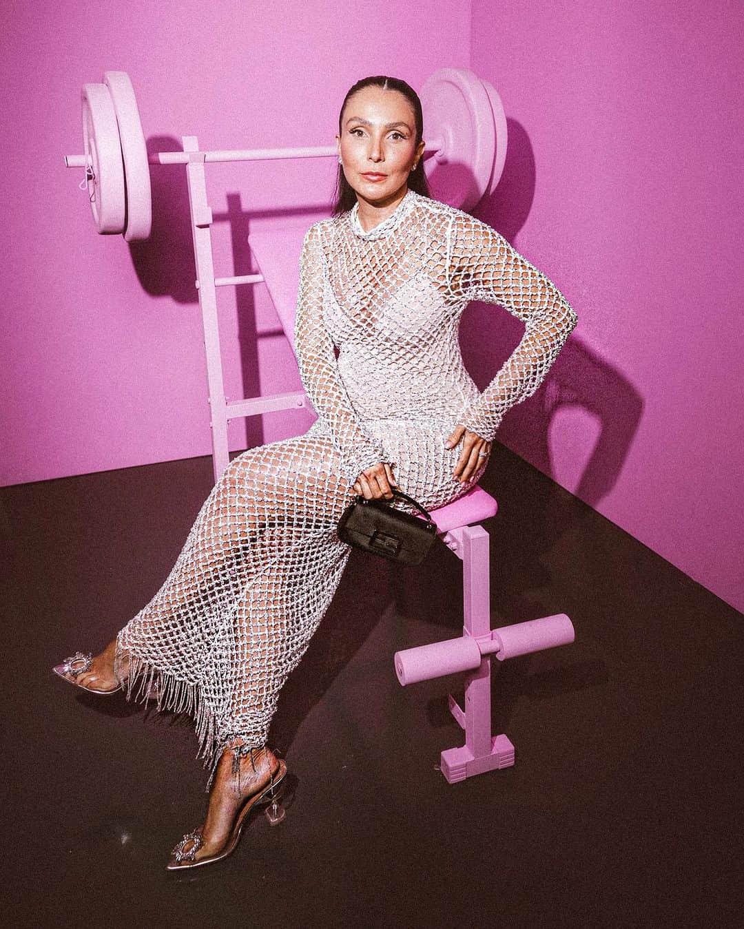 Lalá Noletoのインスタグラム：「Muita endorfina ✨ Muito @charthoficial ! A vibração da energia, da felicidade no mundo dos esportes ganha uma cara muito chart no desfile de hoje! Meu look com muito brilho para o show de hoje」