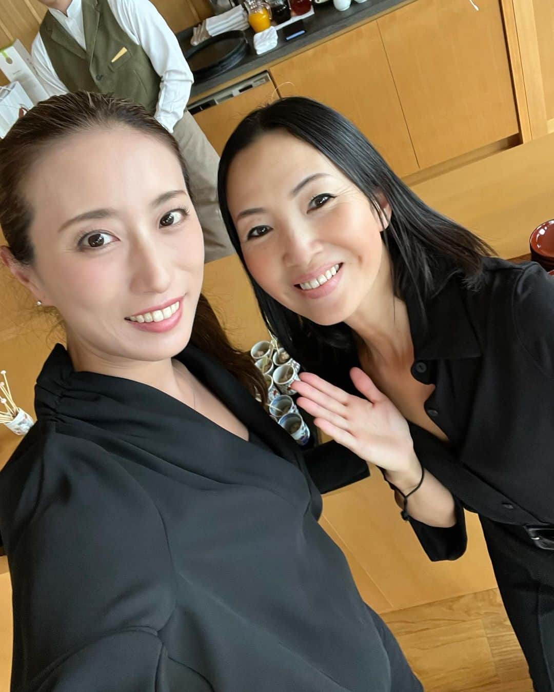 朝風れいさんのインスタグラム写真 - (朝風れいInstagram)「🖤🖤🥂🖤🖤 #amantokyo #アマン東京 #catering # ...