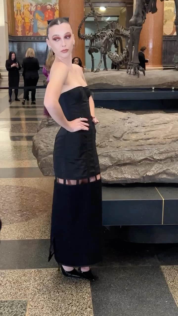 WHO WHAT WEARのインスタグラム：「The #CFDAAwards are here! From @emmachamberlain to @annehathaway, see what every stylish celeb is wearing for the evening at the link in our bio.  video: @thatgirlyusra」