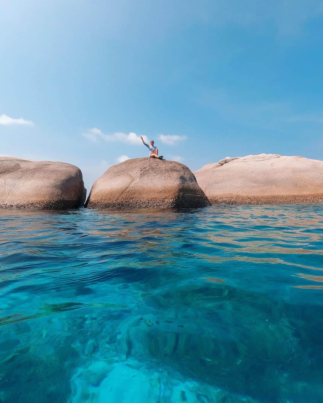 さんのインスタグラム写真 - (Instagram)「Just when I thought I’d already found the bluest water I’d ever seen, I discovered Similan islands 🏝️   The islands in this region form an archipelago in the Andaman sea just over an hour speed boat ride from Khao Lak Thailand. It’s a hub for snorkelers and divers with rich, biodiverse marine life, corals and crystal clear, intensely vibrant blue water. The powdery white beaches are equally impressive.   It’s also classified as a National park and closes down each year to allow restoration and protection from over tourism so it can continue to maintain this pristine environment and protect wildlife 🐢  This place has been high on my bucket list for a long time and I’m so grateful I was able to visit earlier this year and share the experience with my daughter Jade.   The best time to visit is from October - April. You can book a day trip here from Khao Lak with @wow.andaman and explore many of the islands and best spots to snorkel with turtles, see colourful corals, have a cruisy lunch and island explore, swim in pristine waters and access insane views like the one from the top of Sailboat rock.   Stay at the magnificent and peaceful @devasom_resorts in Khao Lak and they will be able to organise the entire trip for you.   This was one of the best adventures I’ve had in Thailand and one I won’t ever forget.   #amazingthailand #similanisland #snorkelling #turtles #thailand #khaolak #devasomkhaolak #wowandaman #motherdaughtertrip」11月7日 9時55分 - helen_jannesonbense