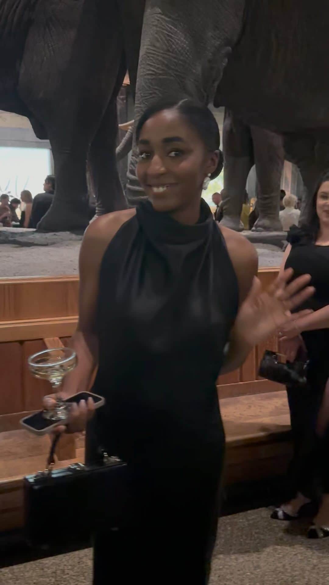 ELLE Magazineのインスタグラム：「The #CFDA is hosting its annual award ceremony tonight in New York City. We spotted #AyoEdebiri, #LiyaKebede, #CynthiaErivo, and #BethannHardison. ❤️   🎥 @clairecstern」