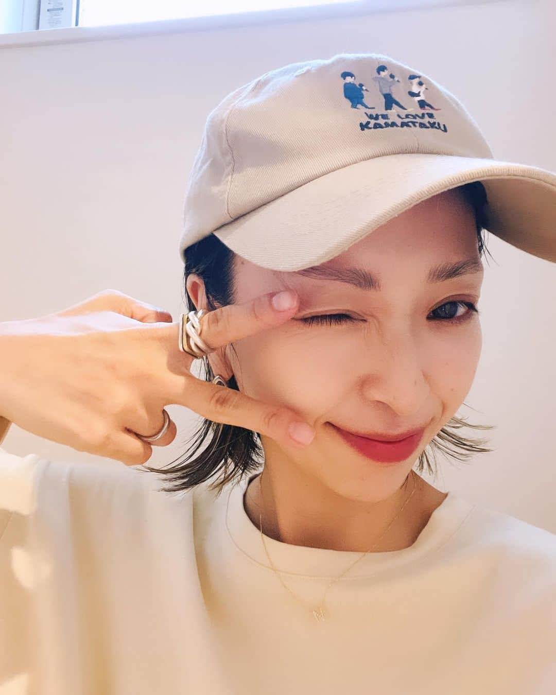 kainatsuのインスタグラム：「お気に入りの #かまタク キャップかぶって行ってきます！  Gojiai腹巻きの完成品が届いたので詰め作業です！  大変お待たせしております🙇‍♀️」