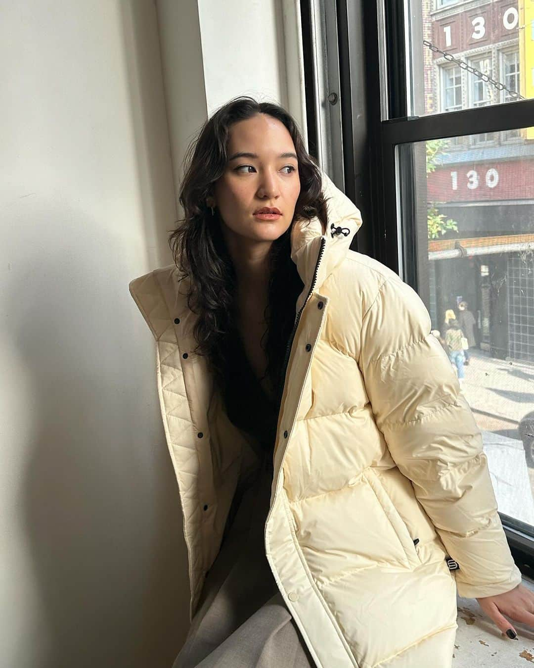 松岡モナさんのインスタグラム写真 - (松岡モナInstagram)「Little stroll around the neighborhood in my @aritzia super puff🥰👼🏻 #aritziapartner #thesuperpuff」11月7日 10時01分 - monamatsuoka