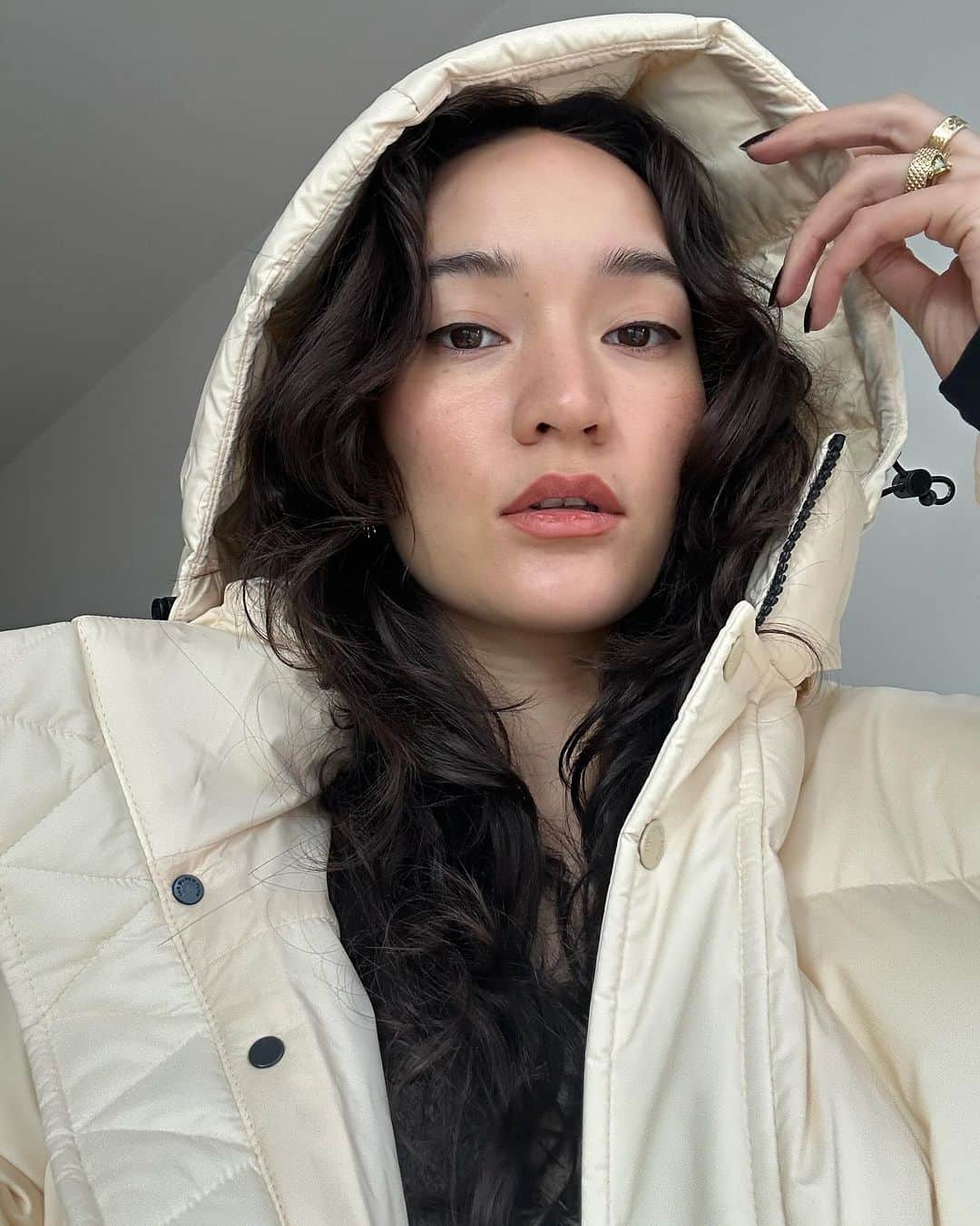 松岡モナさんのインスタグラム写真 - (松岡モナInstagram)「Little stroll around the neighborhood in my @aritzia super puff🥰👼🏻 #aritziapartner #thesuperpuff」11月7日 10時01分 - monamatsuoka
