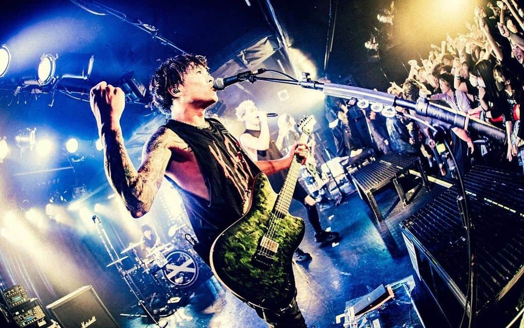 Sugiさんのインスタグラム写真 - (SugiInstagram)「Nothing's Carved In Stone pre."15th Anniversary Tour ～Hand In Hand～"  at 岡山CRAZYMAMA KINGDOM @nothingscarvedinstone 先輩カッコ良過ぎる！！！激アツな夜でした🔥 Photos by @yamada_mphoto」11月7日 10時06分 - sugi_coldrain