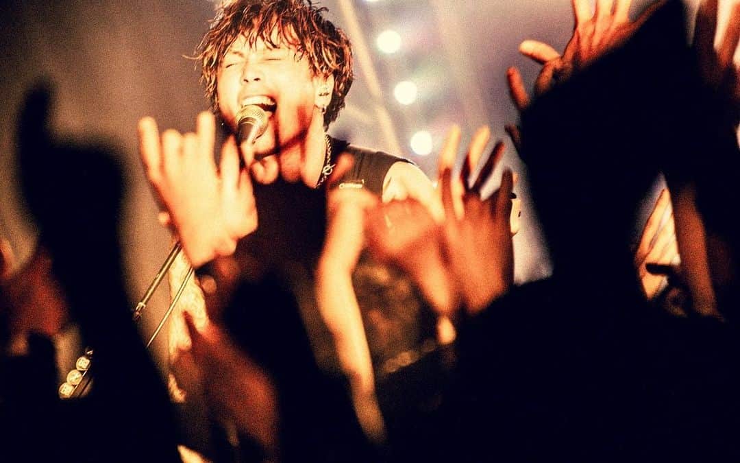 Sugiのインスタグラム：「Nothing's Carved In Stone pre."15th Anniversary Tour ～Hand In Hand～"  at 岡山CRAZYMAMA KINGDOM @nothingscarvedinstone 先輩カッコ良過ぎる！！！激アツな夜でした🔥 Photos by @yamada_mphoto」