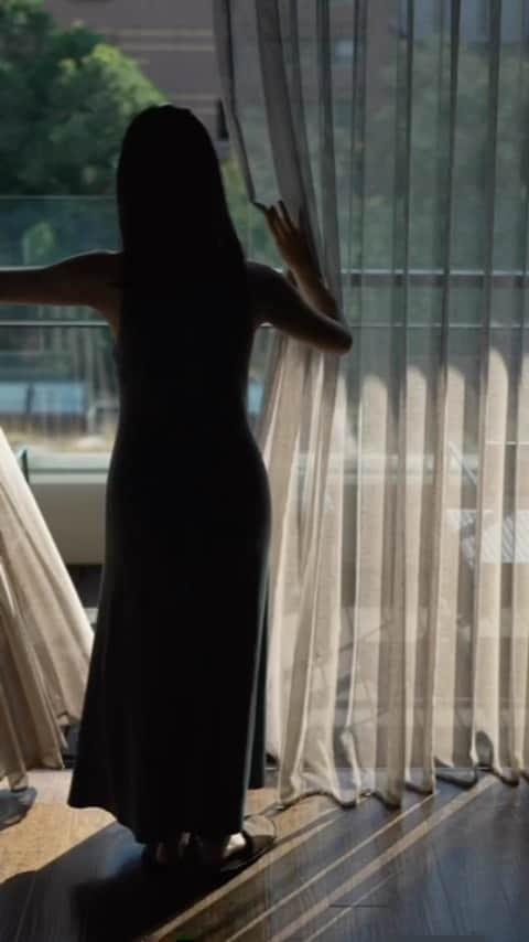 with the styleのインスタグラム：「Arriving at my room  room # 402」