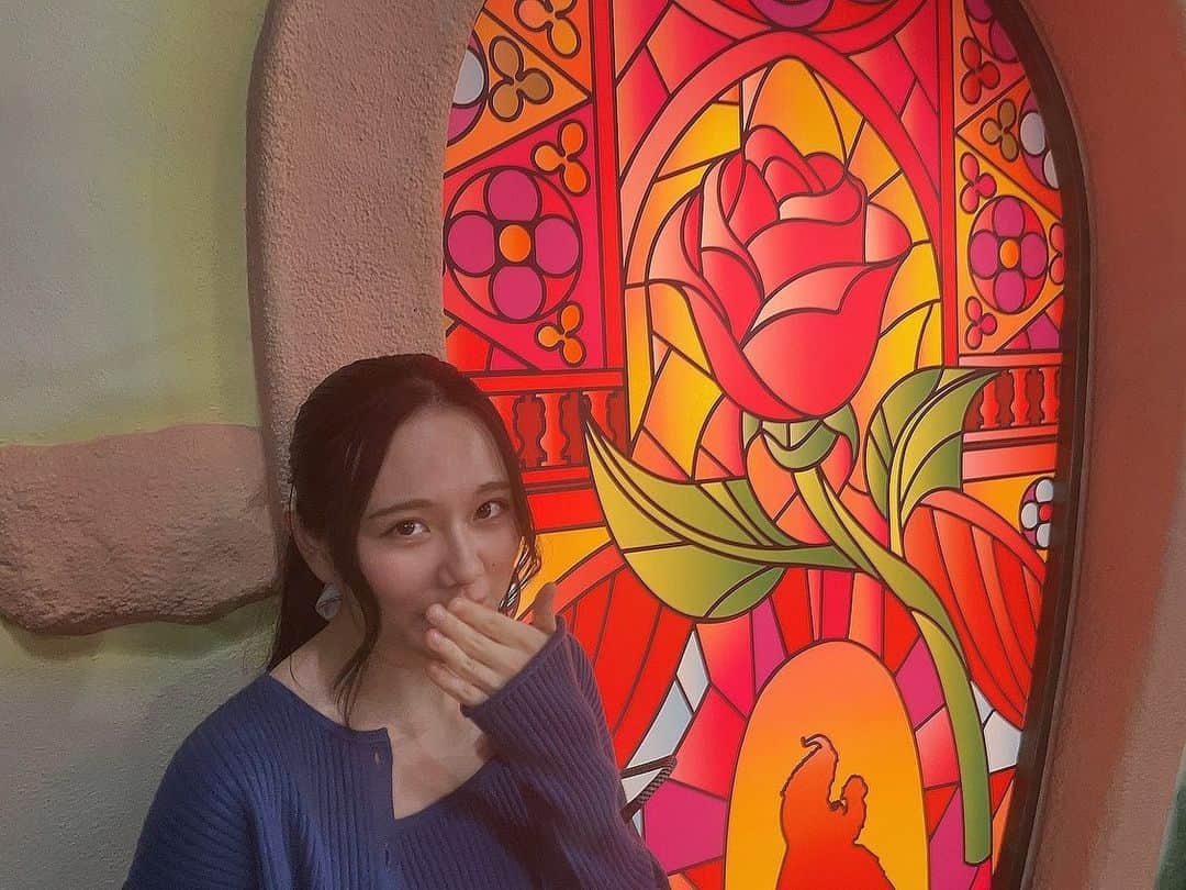 のインスタグラム：「渋谷のディズニーストアに友達と行ってきました〜！ 楽しすぎてニヤニヤした写真を載せます笑」