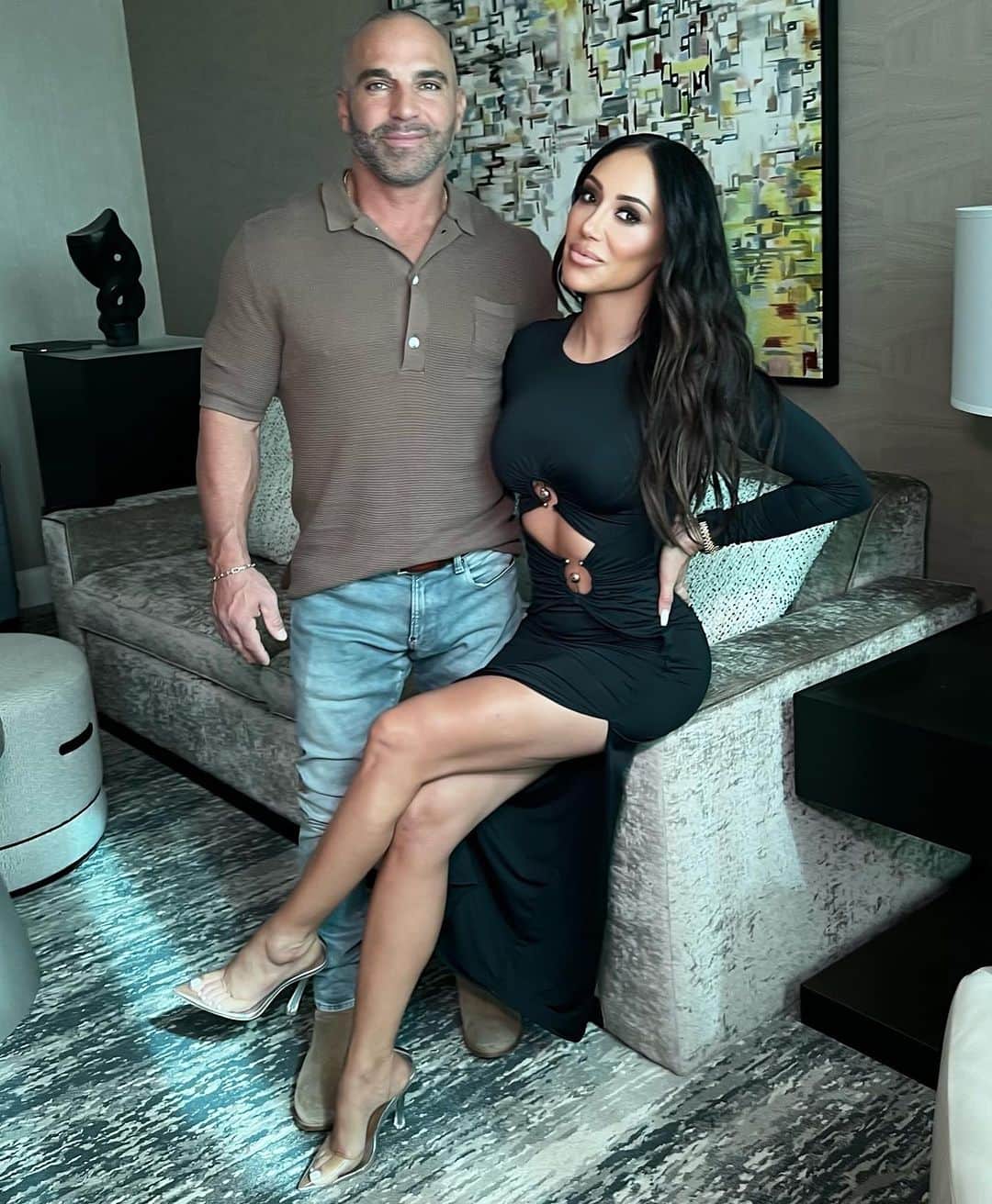 メリッサ・ゴーガのインスタグラム：「Joe➕2 hot blondes ➕ team ✔️ #Bravocon ✌🏼 #rhonj #rhobh #rhoc」