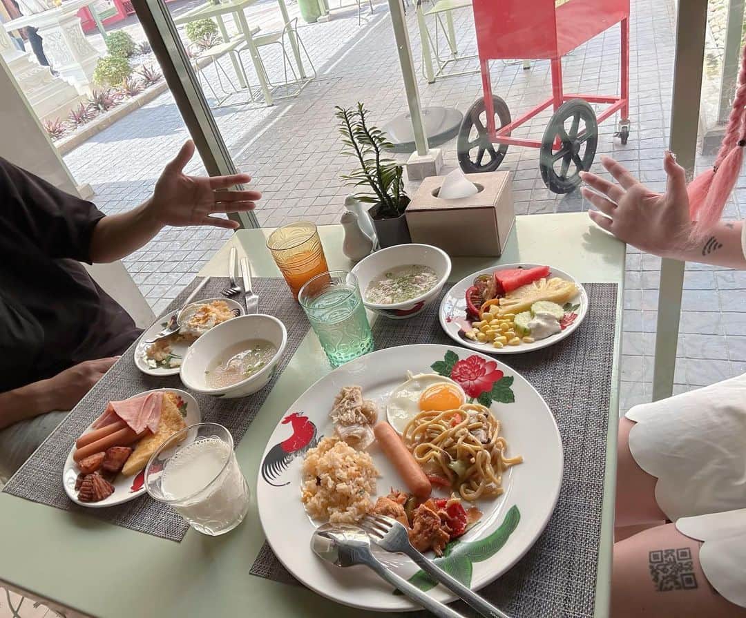 小西せなのインスタグラム：「朝ごはんも素晴らしすぎて マジで文句のつけようがない🫶🏻」