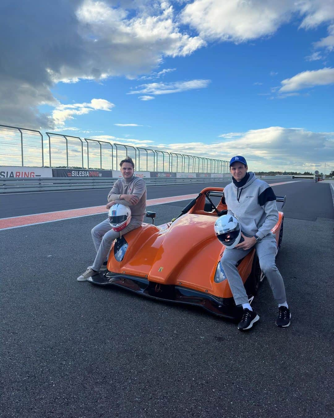 フベルト・フルカチュのインスタグラム：「So much fun at this amazing track🏎️🔥 @silesiaring_pl」