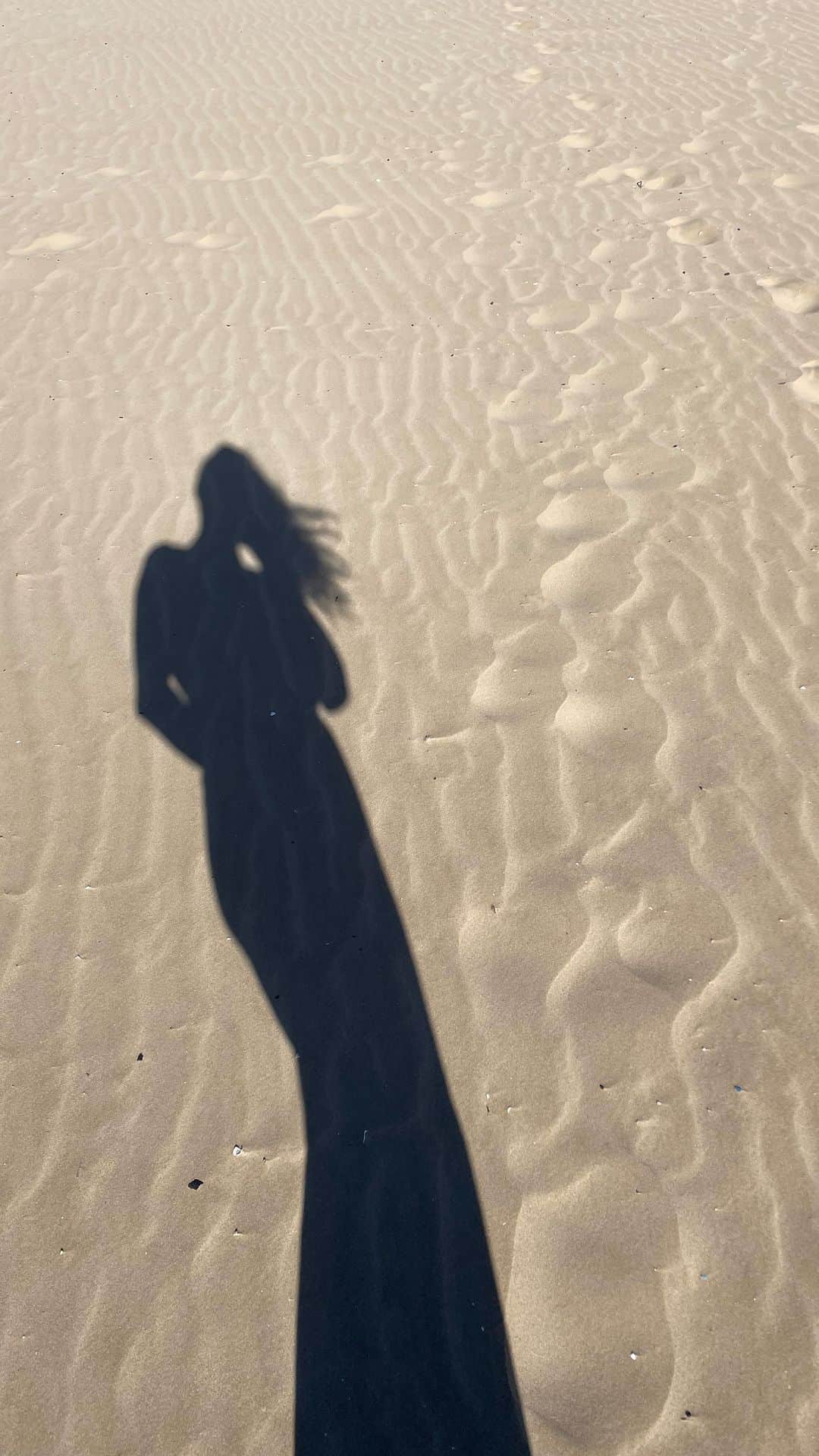 ズザンナ・ヤカボスのインスタグラム：「napi bölcs 🖋️ . . . #dailyadvicefromzsu #lifequotes #foryou #travelgram #lifehack #dailyadvice」