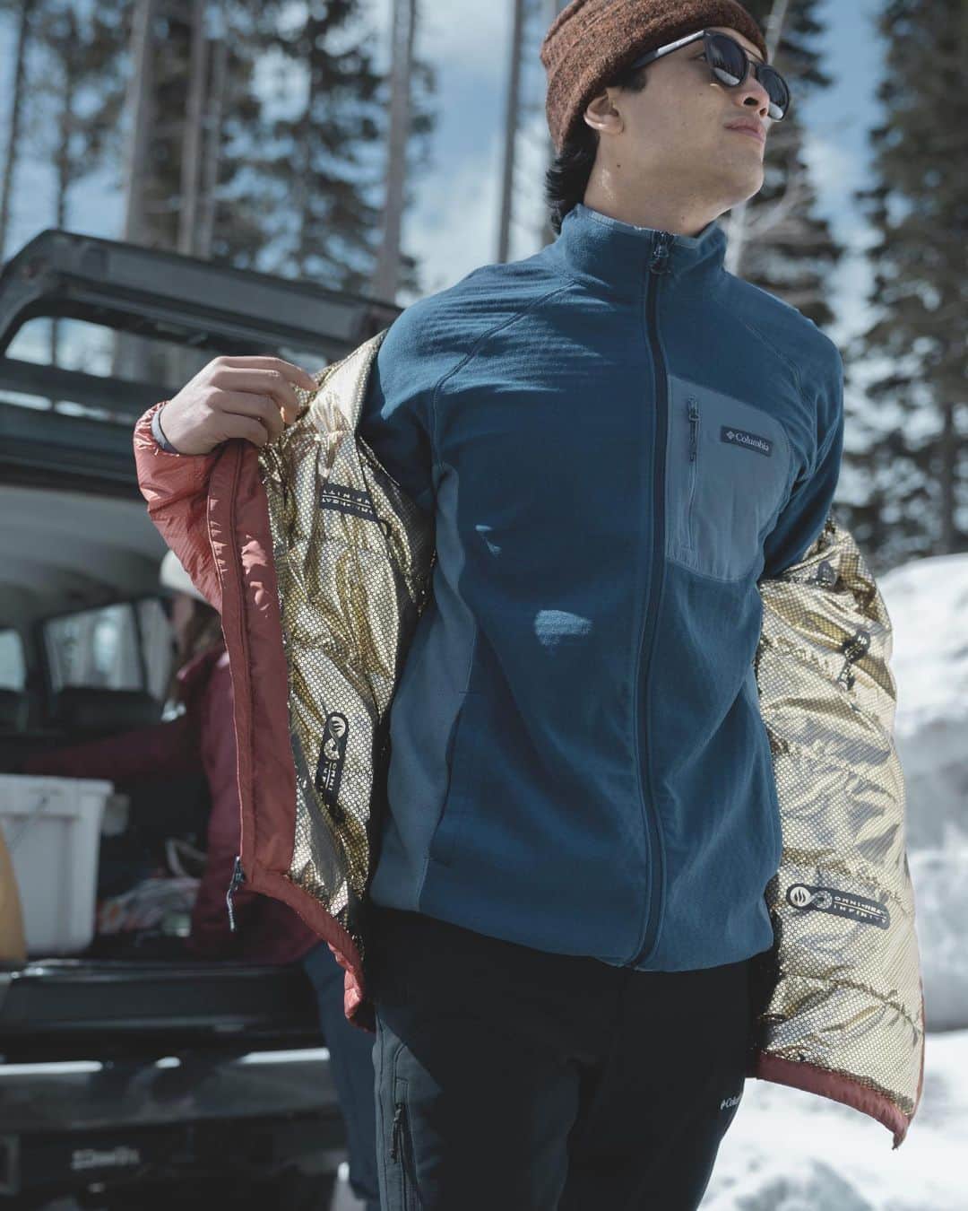 コロンビアのインスタグラム：「Let the weather change. Your plans don’t have to. Discover just-right warmth from car to summit with the Omni-Heat Infinity collection, built to defy winter so you can stay out anyway.」