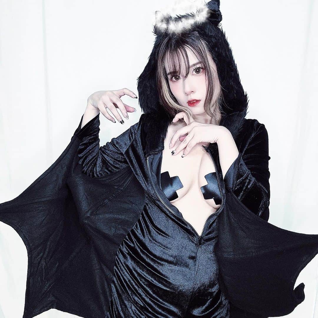 七瀬さくらさんのインスタグラム写真 - (七瀬さくらInstagram)「コウモリのコスプレ🦇🎃  #RTは可愛いの再放送 ──────────────── #ショートカット女子 #インスタグラビア #グラビアモデル #コスプレイヤー  #ビジョビ #女内衣 #グラドル自画撮り部 #cosplayersofinstagram #cosplayer #코스프레 #角色扮演 #gravure #Japanesegirl #自拍 #模特 #그라비아 #수영복 #모델 #凹版印刷 #屁股 #内裤 #泳衣 #라이키 ────────────────」11月7日 2時40分 - 739ra