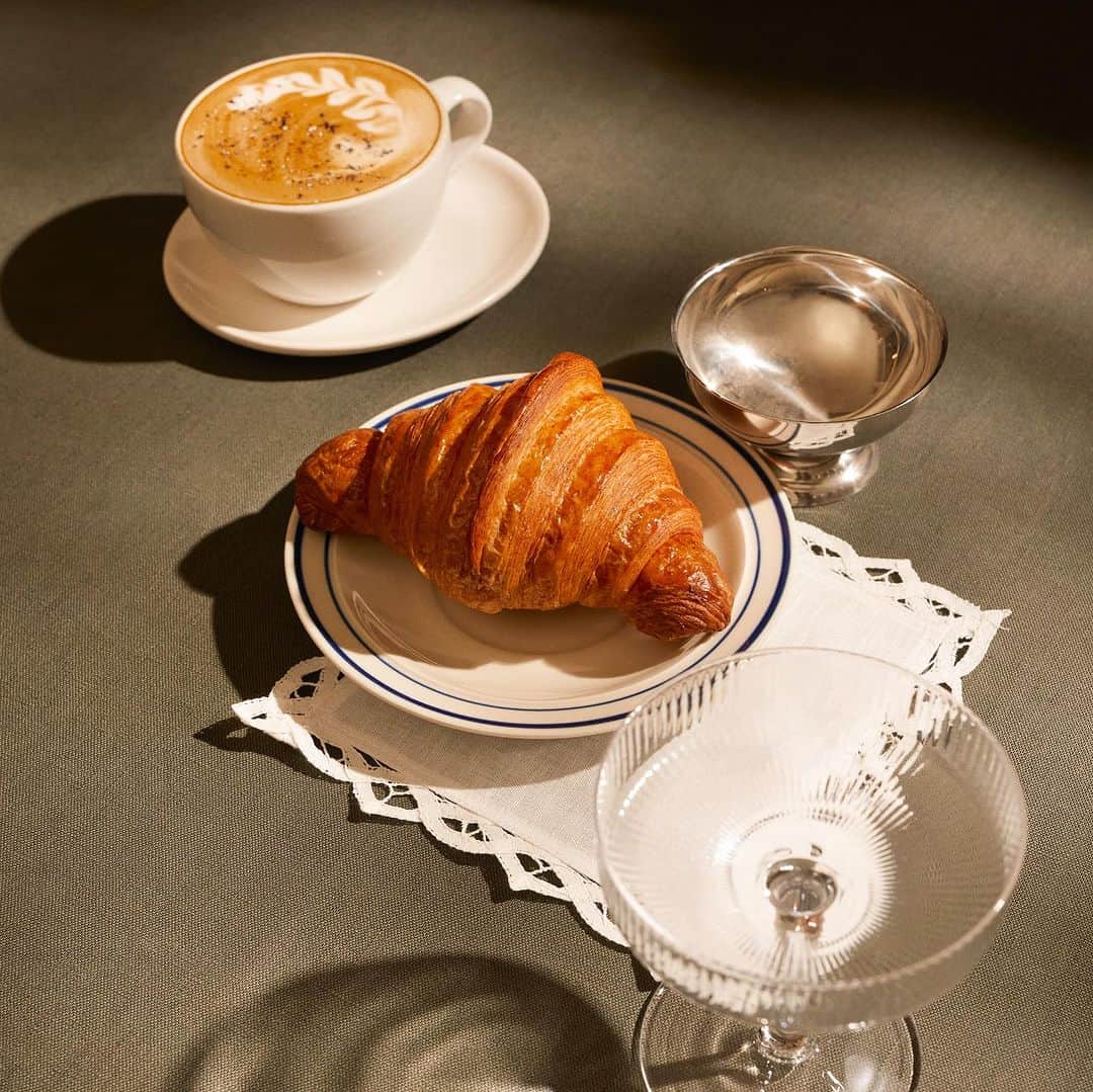 Blue Bottle Coffeeのインスタグラム：「Our seasonal culinary offerings pair perfectly with our winter coffees to add a little warmth to your shorter days. Head to a cafe and treat yourself to a delicious duo.」