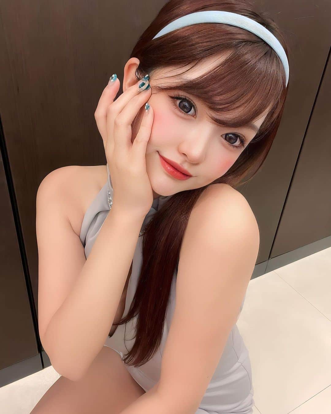 のインスタグラム：「さあて、日曜日ワインで酔って 月曜日ワインで仕事始めでした🧐🩶　.   みんなワインすき？」