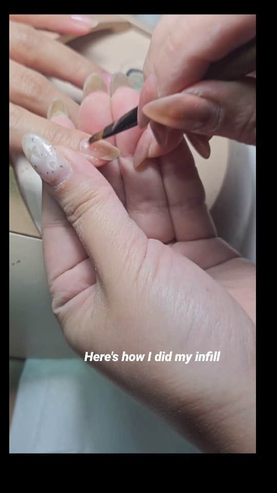 Yingのインスタグラム：「Preparing for an infill [Part Three]  Because almost every single client of mine comes in for an infill, I go into autopilot mode and the infill application alone takes me between 6 and 10 minutes, depending on the client's nail length and condition. If their nails require a harder gel for maximum strength, I end up working with a more viscous gel, which takes more time to self-level and control.  I usually flash cure each nail and wait until I'm done with an entire hand before asking the client to place her hand in the lamp. This is not only more efficient and less disruptive, but also reduces time spent in the lamp, as well as prevents issues arising from overcuring.   Learn more about infills and overlays in my Perfect Overlay Course at @nailwonderlandsg, or opt for a private class fully customisable to your needs!」