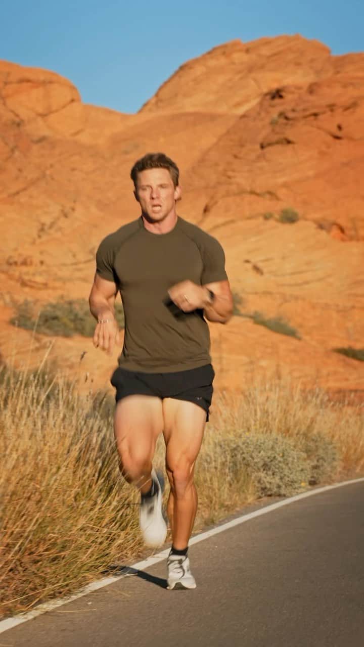 スティーブ・クックのインスタグラム：「Running isn’t easy for me, I don’t like it because I’m not great at it. If we only stick to doing things we’re good at we never really grow. Start challenging yourself by doing things you suck at. If you can get better in areas your not inherently gifted in you gain the confidence to do anything!」