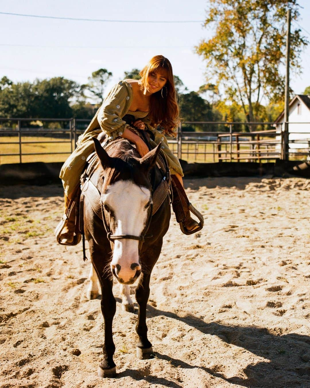 Emily Zeckのインスタグラム：「Chattin with my new buddy :) Nashville Shot with Mamiya rb67 on Kodak Gold 200」