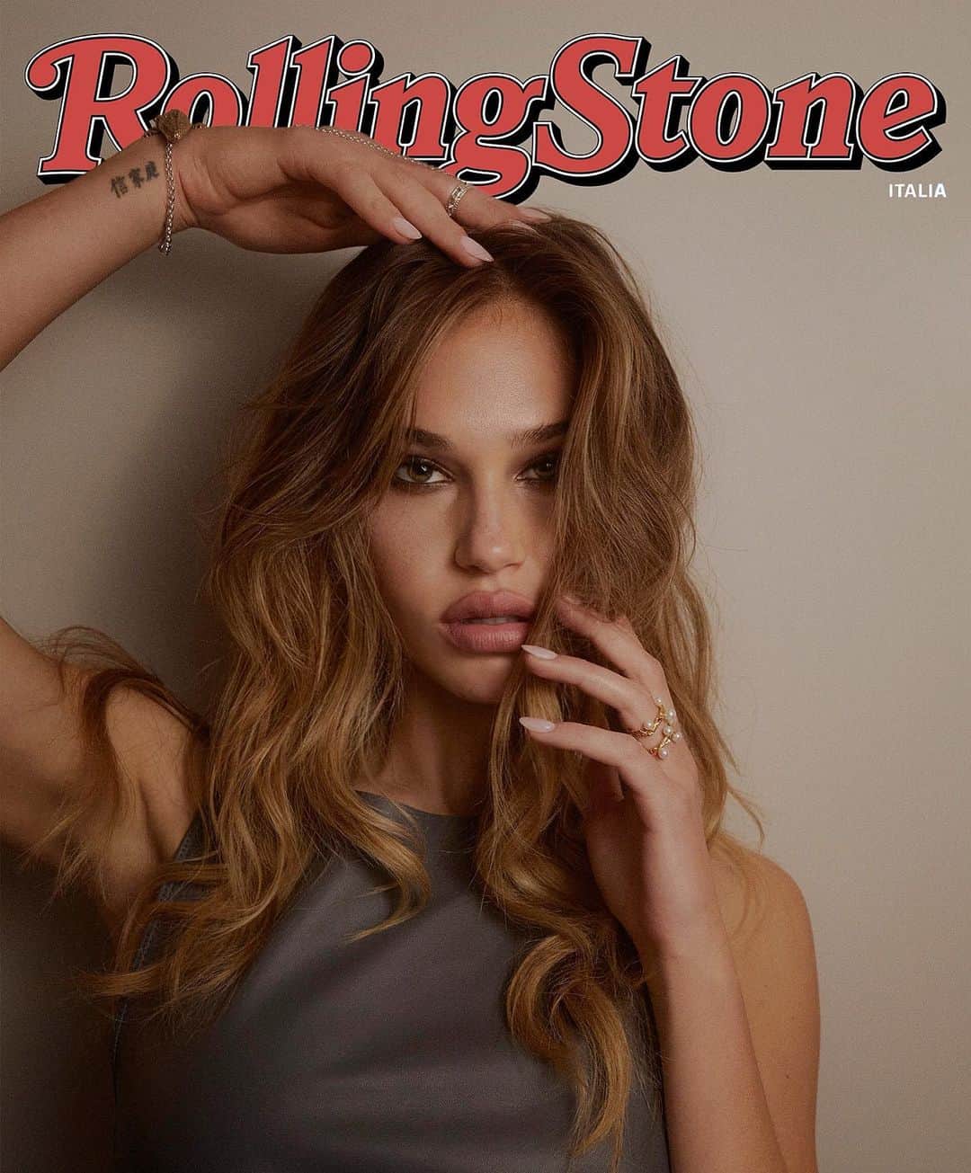 MEREDITH MICKELSONのインスタグラム：「!!!!! crying A DREAM COME TRUE😭🇮🇹❤️🥹 new @rollingstoneitalia cover & interview out now about my new film the Paradox Effect!!!!!!   thank you beyond to these special people for making it happen @andreaiervolinoproducer @pietro.peligra  @pratoland @flavioefrank @gerardaservodidio @valeriamery  @carolinacorsettimua @elisazamparelli @rhisharp」
