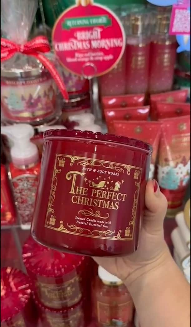 Bath & Body Worksのインスタグラム：「Check out these 10 must-try wish list-worthy picks 📝 🎄✨ and then let us know what you're running to the store to try! ⤵」