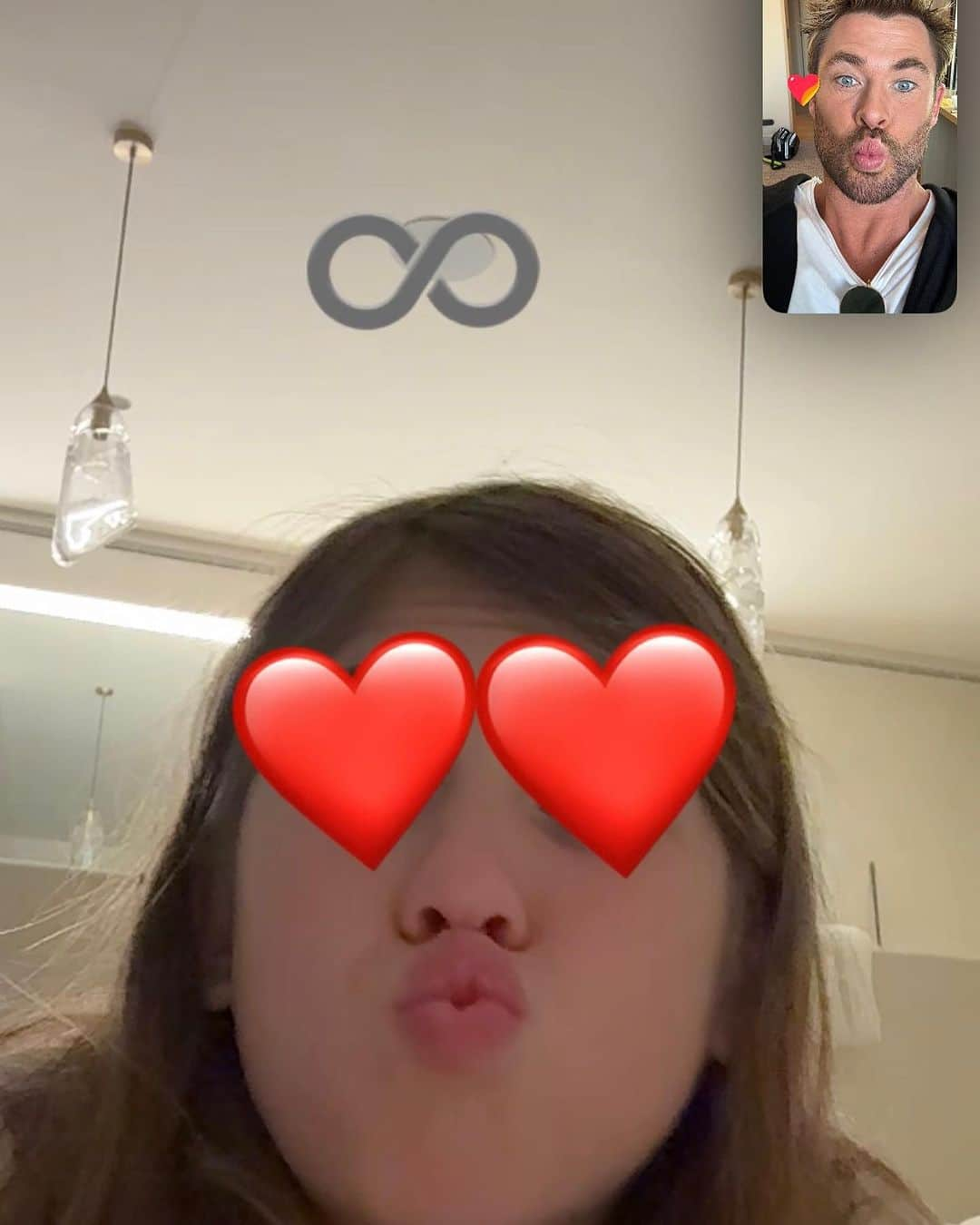 クリス・ヘムズワースのインスタグラム：「FaceTime chats with my little girl ❤️」