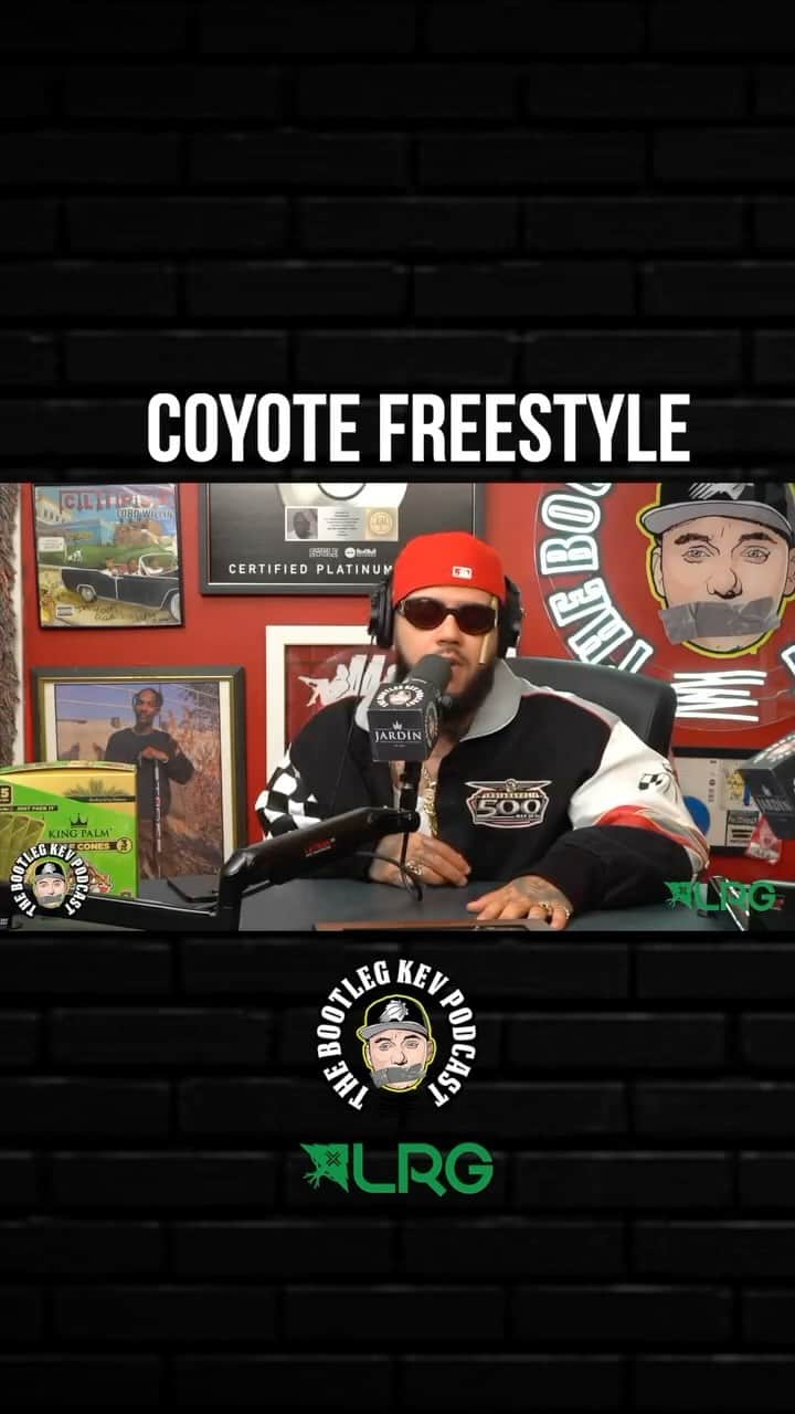 エルアールジーのインスタグラム：「@coyoteforhire dropping 🔥 on @thebootlegkevpodcast with @bootlegkev #lrgclothing #hiphop 🌲🦒🎙️」