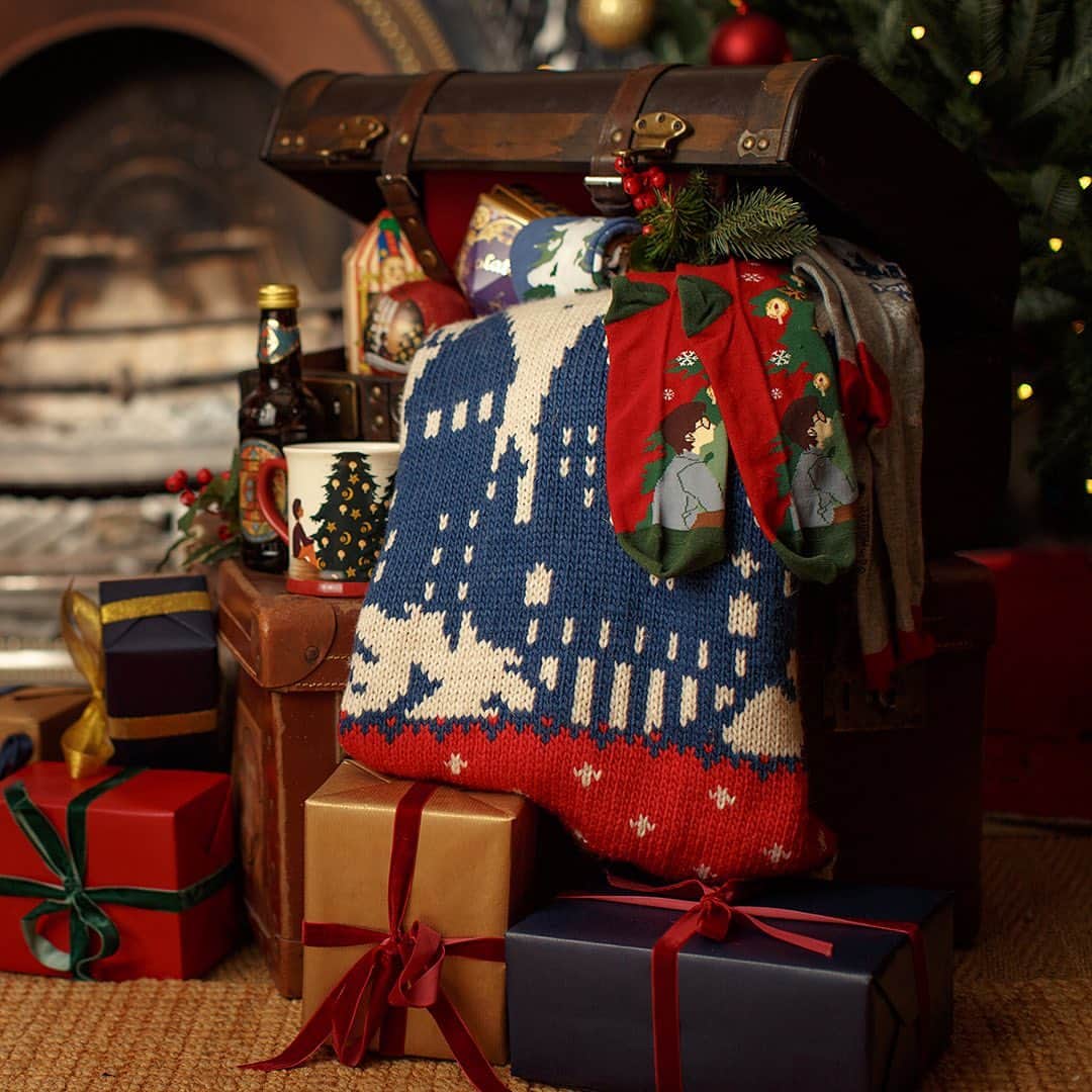 ハリー・ポッターのインスタグラム：「It will be a magical Christmas indeed with these festive Harry and Hagrid trunks ✨ Head to the Harry Potter Shop to check them out – Harry Potter Fan Club members get early access!   While stocks last. Terms and conditions apply.」