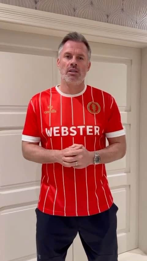 ジェイミー・キャラガーのインスタグラム：「They’re finally here! A super limited run of “Webster - Home” football shirts is now live on my store, in both adult and kids’ sizes! 🙌  Be quick because once they’re gone, they’re gone! 👀  If you’d like your shirt to arrive in time for Christmas, please select “separate shipping” when ordering, otherwise they’ll be delivered with the album on February 2nd. 🚚 #TeamWebster  Due to popular demand, my “10 for the People” bucket hats are now also back in stock! If you missed out on the previous drop, make sure you grab one now! 😎  P.S. A huge thank you to @23_carra for modelling and promoting the home shirt! 🫡  Link in bio! 👕」