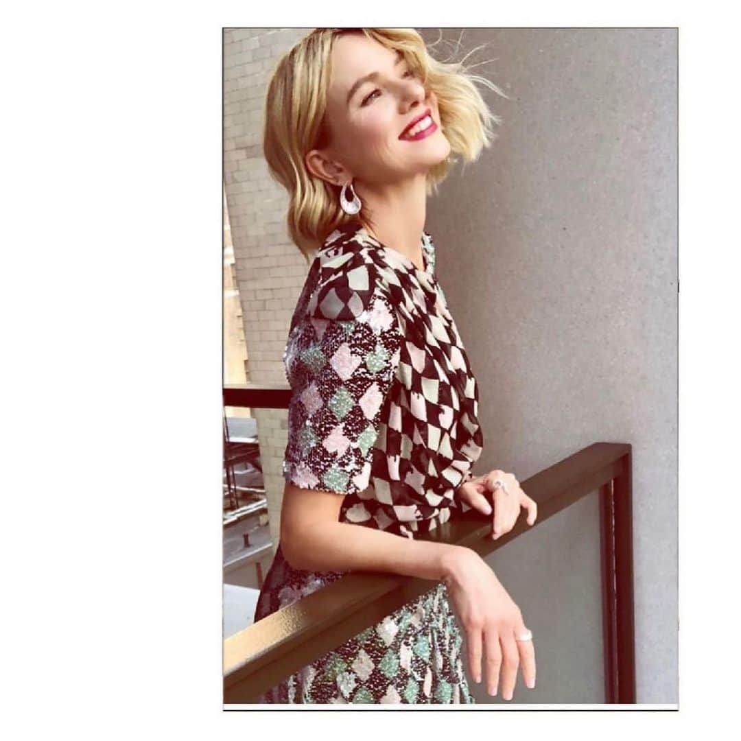 プリーンのインスタグラム：「@naomiwatts wearing the Harlequin voyage dress .」