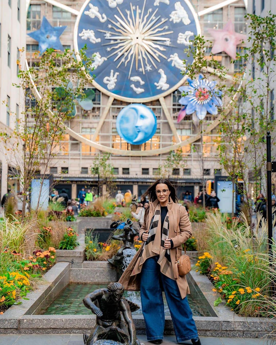 リサ・アンさんのインスタグラム写真 - (リサ・アンInstagram)「The Dior Carousel of Dreams @saks will light up Fifth Avenue starting November 20th 💫 as soon as I real about it, I knew I had to get out to shoot some pics to share while I remind you if you are in the city or are planning on visiting this is something to see & enjoy!  ❌⭕️ your tour guide 💋   #saksfifthavenue #dior #carouselofdreams #nyc #tourguide #thereallisaann   📸: @alfitzpics」11月7日 3時41分 - thereallisaann