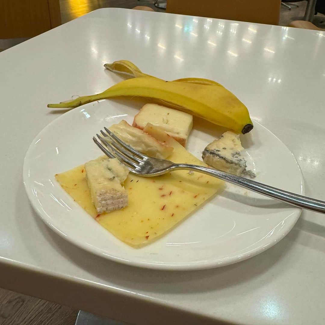 藤原ヒロシのインスタグラム：「バナナとチーズ。良きカラーリング」