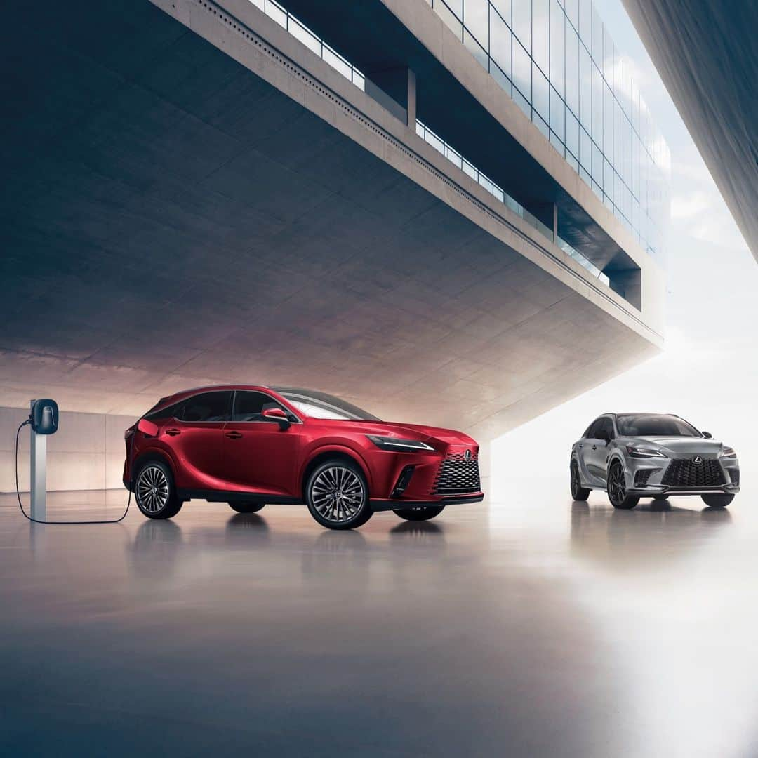 Lexus USAのインスタグラム：「Different sources. Pure power. Which are you, the #LexusRX or the RX Plug-in?   *Limited availability.」