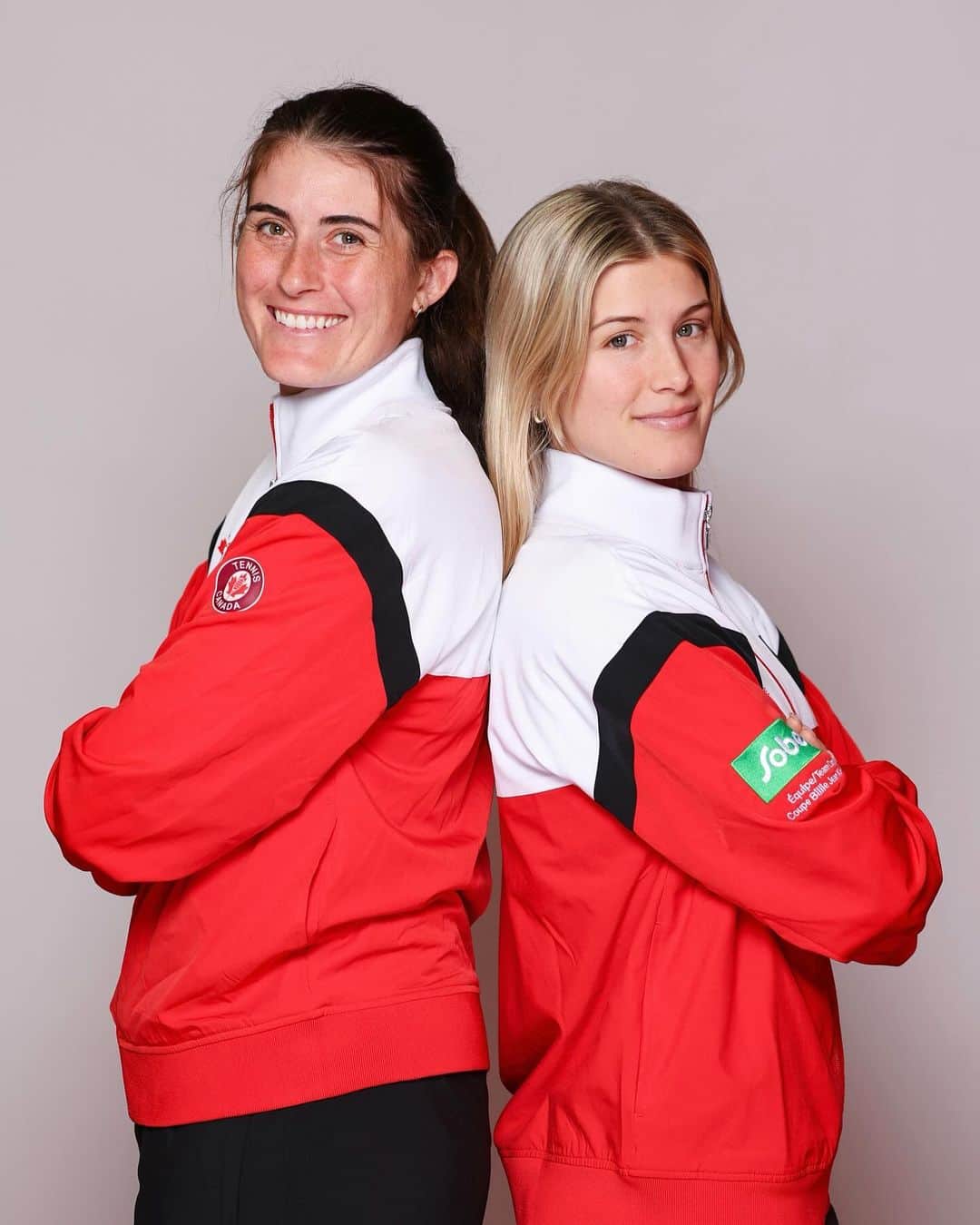 ウージニー・ブシャールのインスタグラム：「Who did it better? 👯‍♀️  //  Qui a fait mieux ? 👯‍♀️  📸 : (1) @itftennis (2) ABC photo archives」