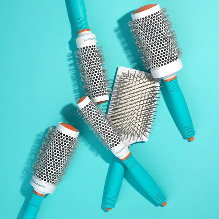 Moroccanoilのインスタグラム：「Time to treat yourself to a brush upgrade? Ours feature ionic properties to help enhance drying time and boost shine + high-quality materials and construction to improve durability.」