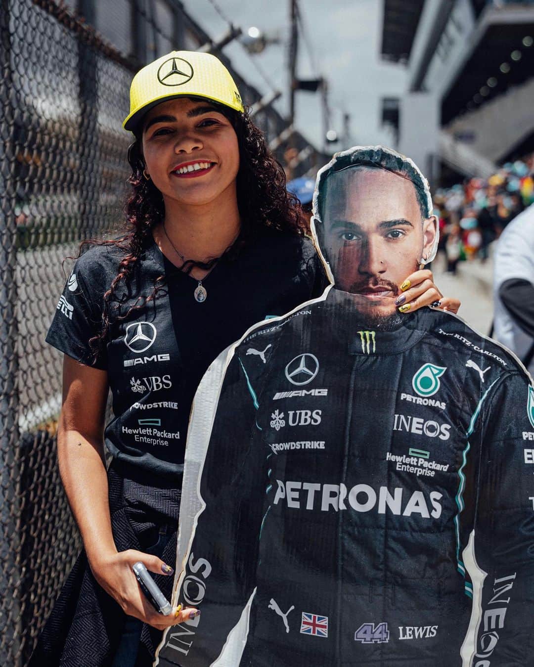 MERCEDES AMG PETRONASさんのインスタグラム写真 - (MERCEDES AMG PETRONASInstagram)「The BEST fans. Your positive energy fills our hearts. See you soon, Interlagos. 💚💛」11月7日 4時01分 - mercedesamgf1