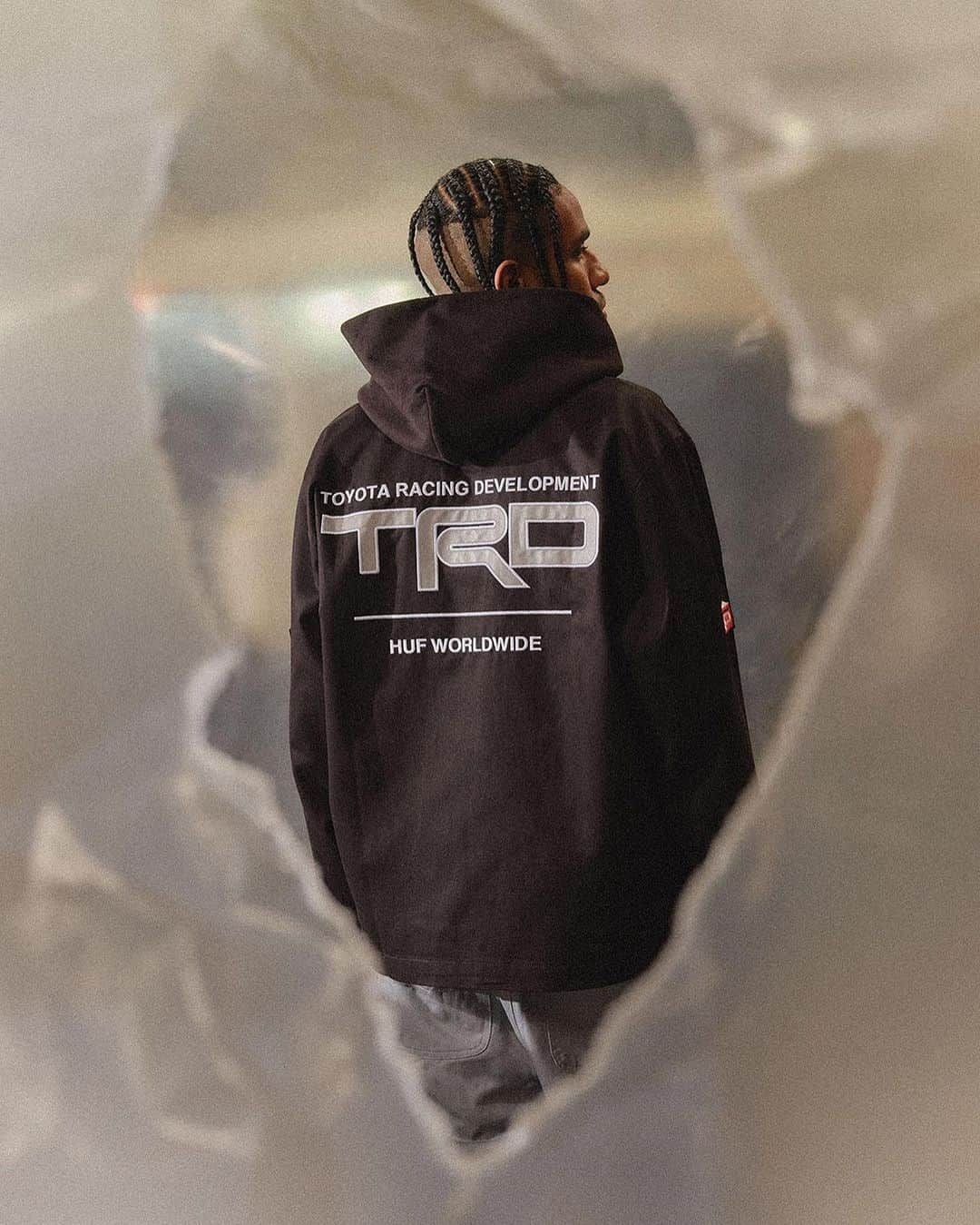 HYPEBEASTさんのインスタグラム写真 - (HYPEBEASTInstagram)「Taco and Tundra heads unite: @hufworldwide is collaborating with @toyota Racing Development for a 🔥 collection.⁠ ⁠ The TRD x HUF drop consists of an assortment of apparel and accessories, all donning the iconic "TRD" typography and various logos from the brand's history. From work jackets and hoodies to tees, fleeces and even a cozy knit sweater, the streetwear-focused collaboration puts a heavy emphasis on the off-road capable Toyota trucks that has made TRD a household name.⁠ ⁠ The TRD x HUF collection drops November 9 at HUF retailers and online.⁠ ⁠ Photo: @nathanperkel/HUF」11月7日 4時05分 - hypebeast