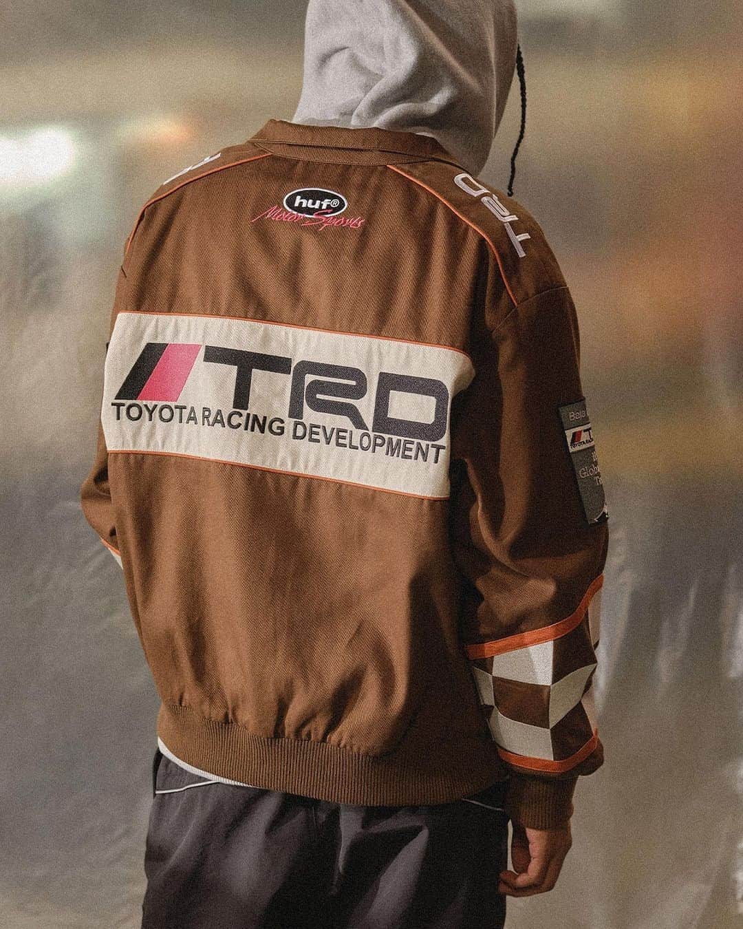 HYPEBEASTさんのインスタグラム写真 - (HYPEBEASTInstagram)「Taco and Tundra heads unite: @hufworldwide is collaborating with @toyota Racing Development for a 🔥 collection.⁠ ⁠ The TRD x HUF drop consists of an assortment of apparel and accessories, all donning the iconic "TRD" typography and various logos from the brand's history. From work jackets and hoodies to tees, fleeces and even a cozy knit sweater, the streetwear-focused collaboration puts a heavy emphasis on the off-road capable Toyota trucks that has made TRD a household name.⁠ ⁠ The TRD x HUF collection drops November 9 at HUF retailers and online.⁠ ⁠ Photo: @nathanperkel/HUF」11月7日 4時05分 - hypebeast