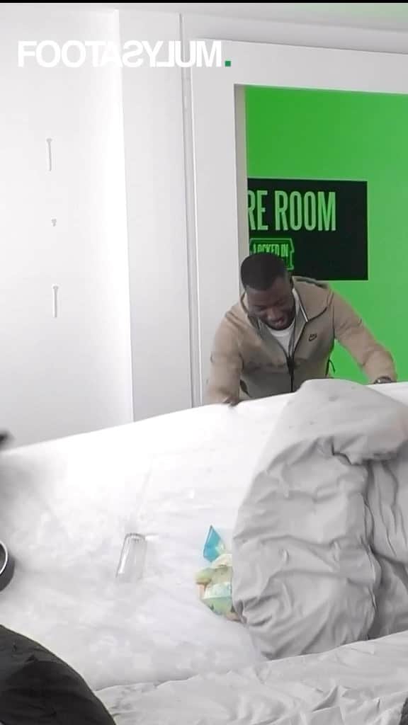 FOOTASYLUMのインスタグラム：「Not @harrypinero pouring the water all over @madamejoyce1 bed 😭💀 EP 5 NOW LIVE #footasylum #lockedin」