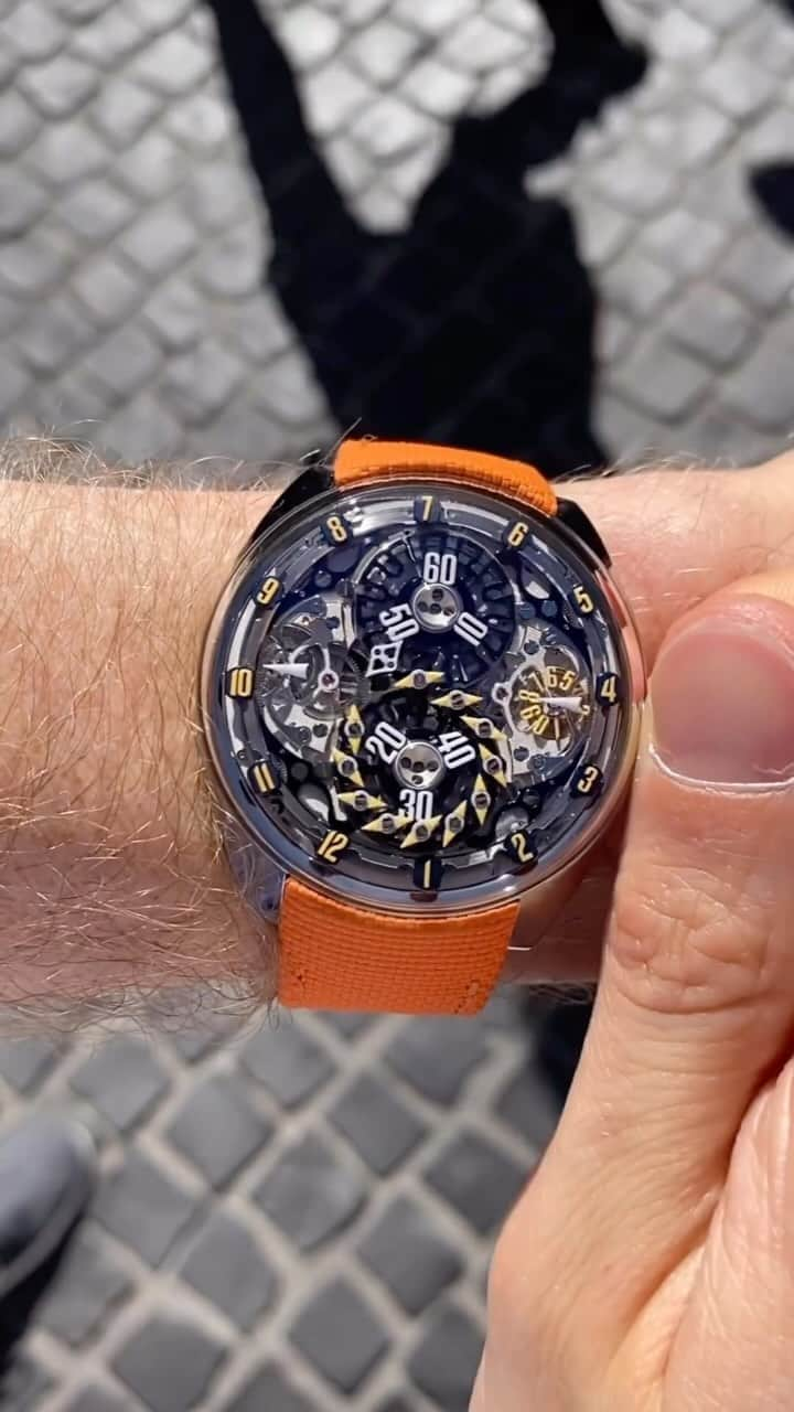 Daily Watchのインスタグラム：「The Genus GNS1.2 watch with its very unique way of telling time 🔍 Price tag of €100K euro. Video by @munich_watch_lover」