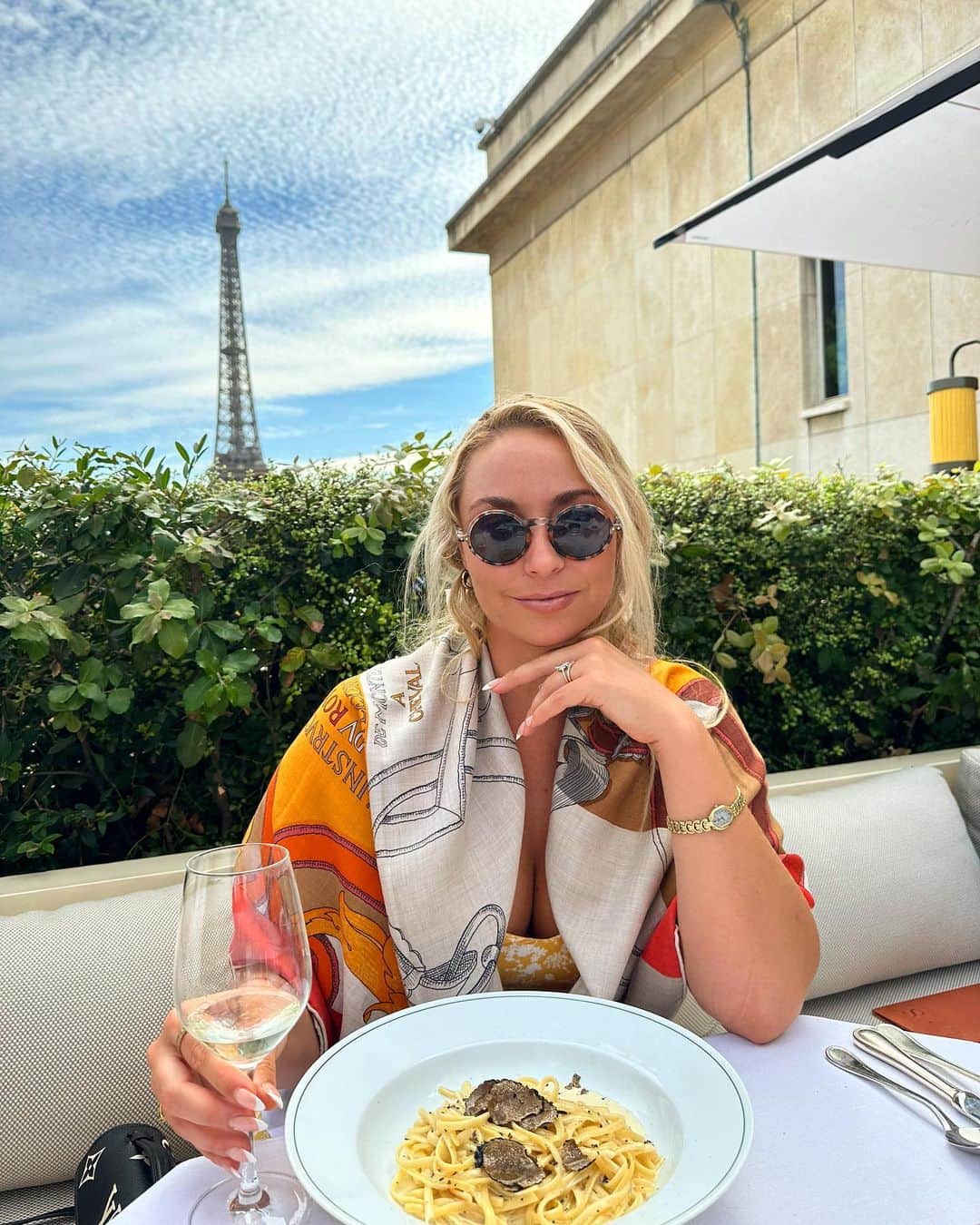 Sydney A Malerのインスタグラム：「I’m back now & my house’s pipes are blowing up but I have a few more vaca posts I’m going to shove down everyone’s throats 😂 p.s. Paris had some of the meanest ppl I’ve ever encountered. Just fyi lol」
