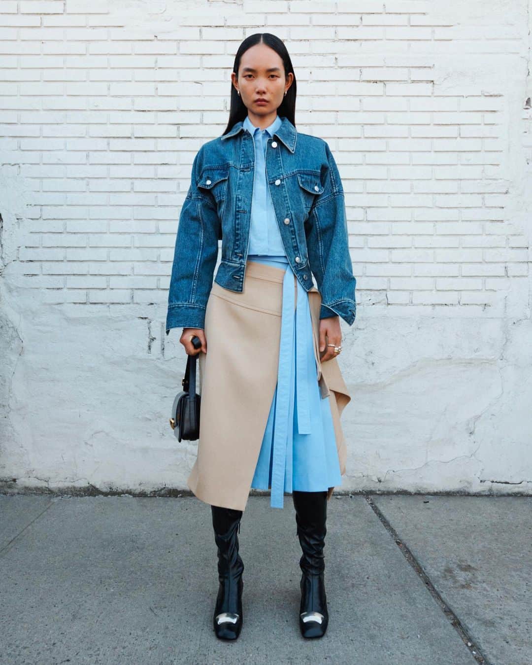3.1フィリップリムのインスタグラム：「JUST LANDED: PRE-SPRING 2024 A NEW YORK CITY STORY: CHAPTER III  Creative Director: @therealphilliplim Model: @ling.lingc  Stylist: @levymelissa Photographer: @jaiodell Hair Stylist: @sabrinaszinay Makeup Artist: @reitajima Jewelry: @studiodeve @annikainez」