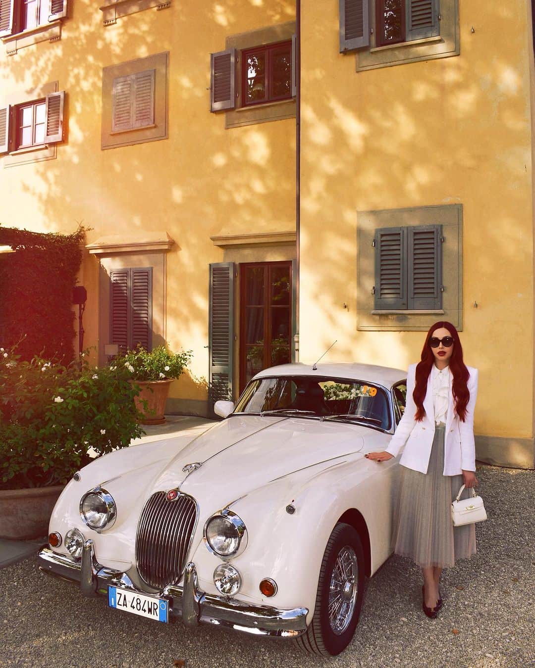 The Luxury Lifestyle Magazineのインスタグラム：「✨⚜️🤍𝐸𝓁𝑒𝑔𝒶𝓃𝒸𝑒 𝒾𝓈 𝒷𝑒𝒶𝓊𝓉𝓎 𝓉𝒽𝒶𝓉 𝓃𝑒𝓋𝑒𝓇 𝒻𝒶𝒹𝑒𝓈✨🦢𝒮𝓉𝒾𝓁𝓁 𝒹𝓇𝑒𝒶𝓂𝒾𝓃𝑔 𝒶𝒷𝑜𝓊𝓉 𝓉𝒽𝒾𝓈 𝒷𝑒𝒶𝓊𝓉𝒾𝒻𝓊𝓁 𝒹𝒶𝓎 𝒶𝓉 𝒱𝐼𝐿𝐿𝒜 𝐿𝒜 𝑀𝒜𝒮𝒮𝒜 𝐸𝒳𝒞𝐸𝐿𝐿𝐸𝒩𝒞𝐸 𝑒𝓋𝑒𝓃𝓉 𝓌𝒾𝓉𝒽 𝓉𝒽𝑒 𝓂𝑜𝓈𝓉 𝒷𝑒𝒶𝓊𝓉𝒾𝒻𝓊𝓁 𝓈𝓊𝓅𝑒𝓇𝒸𝒶𝓇𝓈. ⚜️🏎️💫 @villalamassaofficial @canossaevents @leadinghotelsoftheworld #villalamassaofficial #canossaevents #leadinghotelsoftheworld AD」